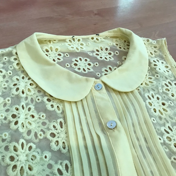 Yellow Eyelet Peter Pan Collar Sleeveless Blouse - Picture 5 of 7